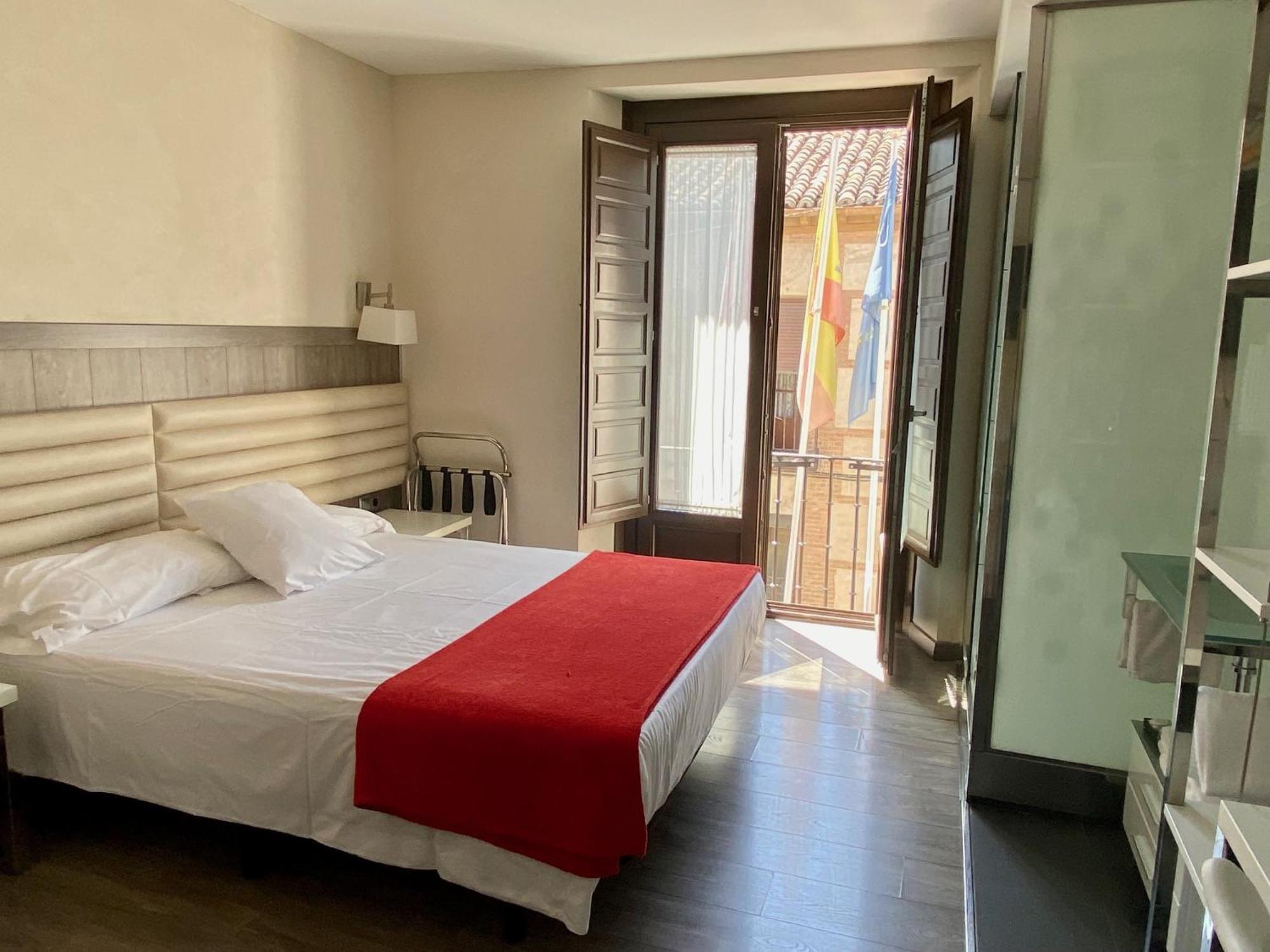 Evenia Alcala Boutique Hotel Alcala de Henares Exterior photo